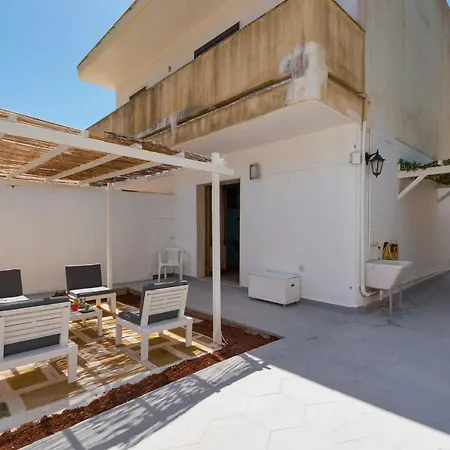 Casa Vico Manzoni By Barbarhouse Castro (Lecce)